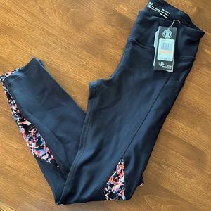 🪷Under Armour heat gear compression Capris